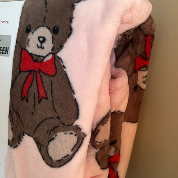 Cuddle in Love Valentine Teddy Bear 🧸 Blanket Queen Heart ♥️ NEW! - Picture 7 of 10